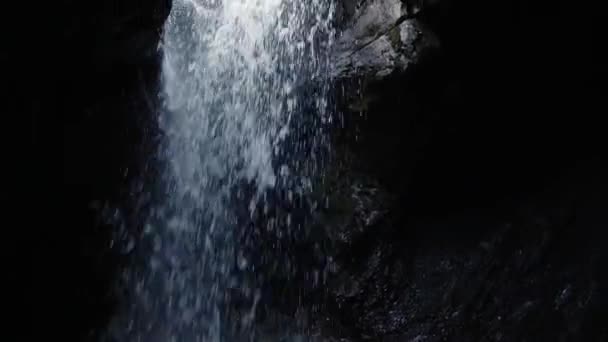 Water Falling Hole Cave Donut Falls Big Cottonwood Canyon Utah — 비디오