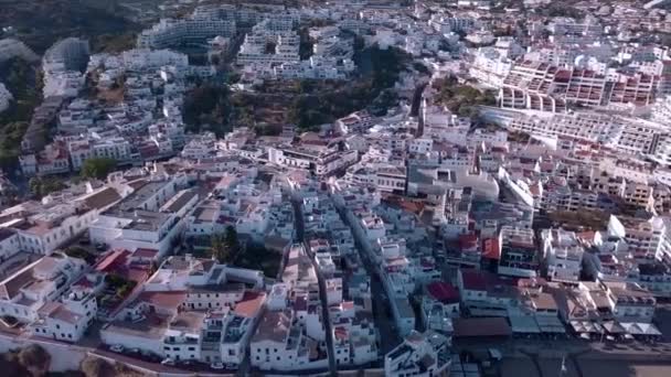 葡萄牙阿尔布菲拉一座城市建筑的无人机射击 — 图库视频影像