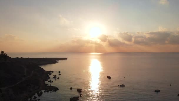 Aerial Drone Shot Rising Konnos Bay Coast Golden Sunset Mp4 — Stock video