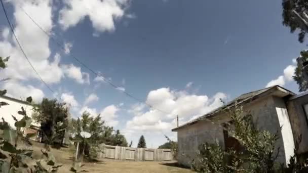 Time Lapse Clouds Flowing House Backyard Trees Bushes — Stok video