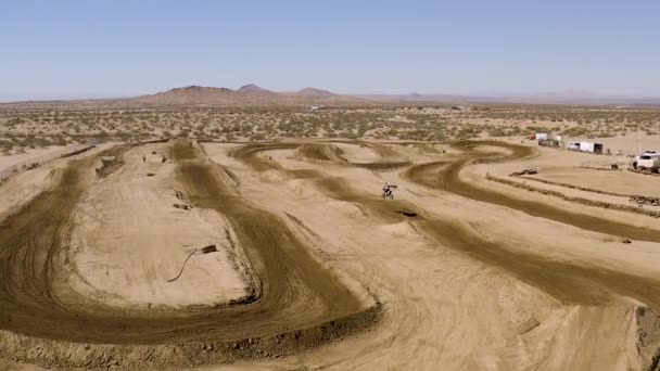 Motocross Riders Doing Epic Slow Motion Jumps Desert Circuit Aerial — Video Stock