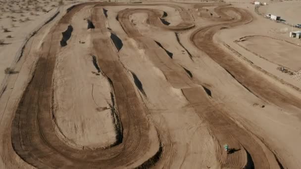 Motocross Rider Offroad Circuit California Mojave Desert High Aerial View — Stock videók