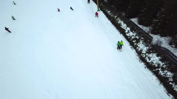 Luftaufnahme Des Topolita Snow Summit Bei Sonnenuntergang Einem Bewölkten Tag — Stockvideo