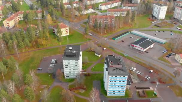 Drone Footage Flying Two Story Buildings Small Town Some Lower — Vídeo de Stock