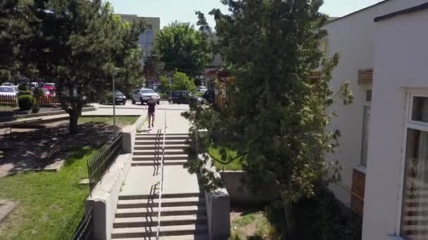 Εναέρια Εναέρια Drone Εντοπισμός Shot Young Adult Male Parkour Free — Αρχείο Βίντεο