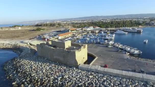 Aerial Rotating View Circling Paphos Castle Pafos Castle Kato Pafos — Wideo stockowe