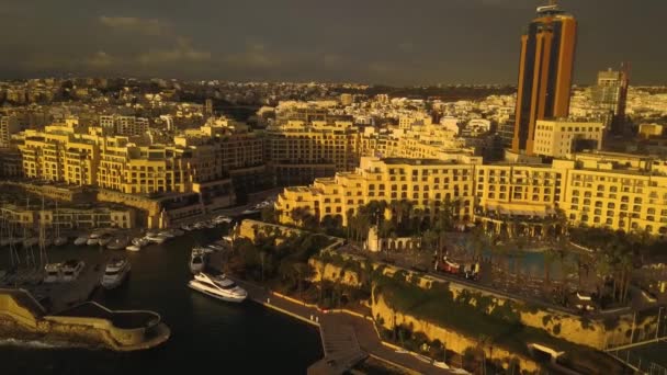Beautiful Golden Light Sunrise Shines Buildings San Giljan Coast Malta — Vídeos de Stock