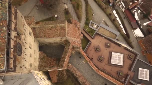 Detail Des Farbenfrohen Daches Des Uhrturms Der Zitadelle Von Sighisoara — Stockvideo