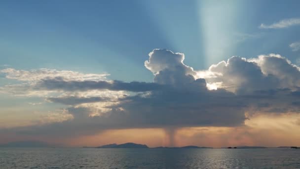 Закат Месолоджи Греция Вид Закат Лодки Облаками Морским Горизонтом — стоковое видео