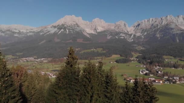 Aerial Drohnenaufnahme Der Alpen Bei Sonnigem Wetter Und Bergpanorama Tirol — Stockvideo