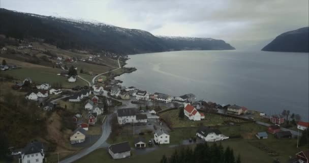 Luftaufnahme Des Dorfes Utvik Ufer Des Norwegischen Fjords — Stockvideo