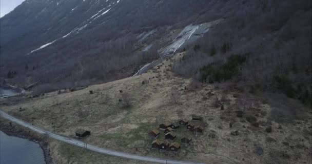 Menurun Gambar Udara Dari Desa Kecil Norwegia Padang Gurun Atap — Stok Video