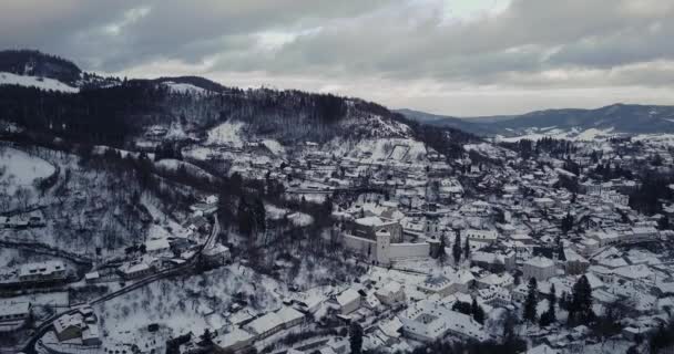 Bir Madenci Kasabası Olan Banska Stiavnica Nın Kışın Karla Kaplanmış — Stok video