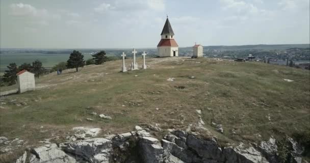 Vue Aérienne Chapelle Calvaire Sur Colline Nitra Par Une Journée — Video