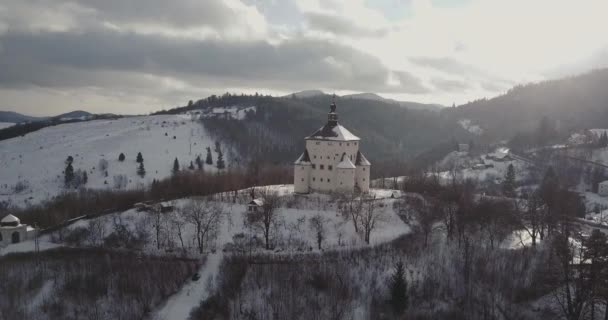 Maden Kasabası Banska Stiavnica Daki Yeni Kale Doğru Uçuyor — Stok video