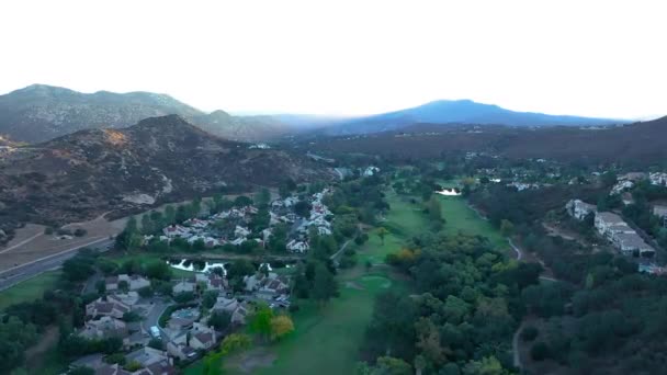 Luchtdrone Uitzicht Golfbaan San Vicente Ramona California Tijdens Zonsopgang — Stockvideo