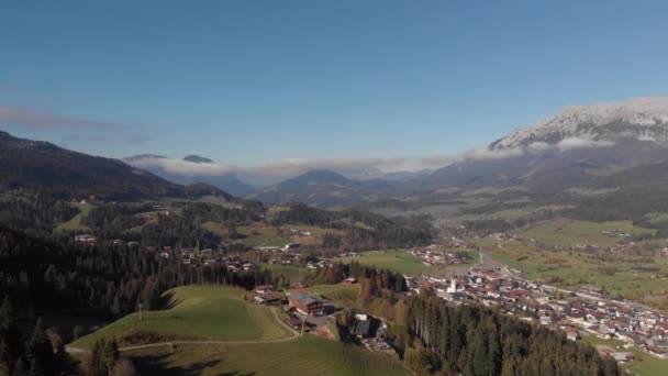 Aerial Pan Shot Beautiful Landscape Austrian Alps Tyrol — стоковое видео