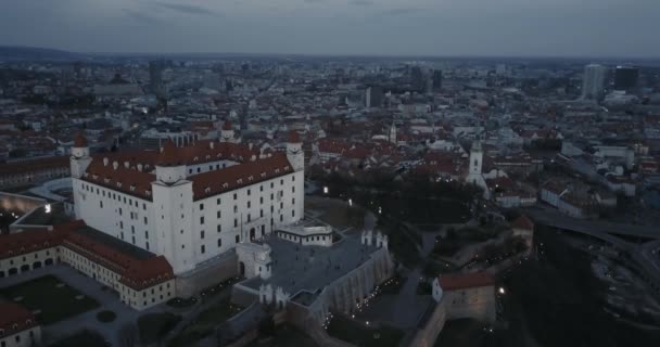 Fotografia Aérea Castelo Bratislava Cidade Velha Crepúsculo Panorama — Vídeo de Stock