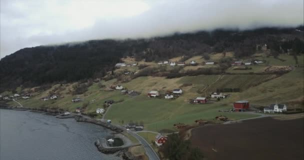 Aerial Shot Cars Passing Utvik Village Cloudy Norway — Vídeo de Stock