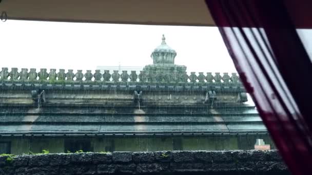 Templo Hindú Tradicional Durante Lluvia Pesada Antiguo Templo Del Sur — Vídeo de stock