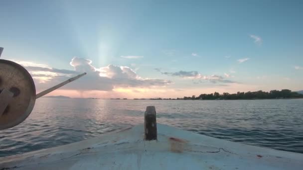 Point Vue Intérieur Voilier Pêche Avancer Vers Coucher Soleil Eau — Video