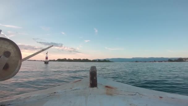 Point Vue Intérieur Voilier Pêche Avancer Vers Coucher Soleil Eau — Video