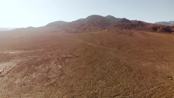 Aerial Shots Barren Sandy Rocky Mountain Filled Mojave Desert Sunny — Video