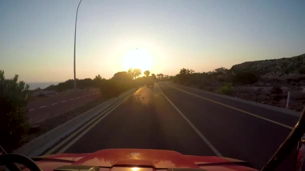 Pohled Pohledu Jízdy Přímořské Dlážděné Silnici Při Západu Slunce Kypru — Stock video