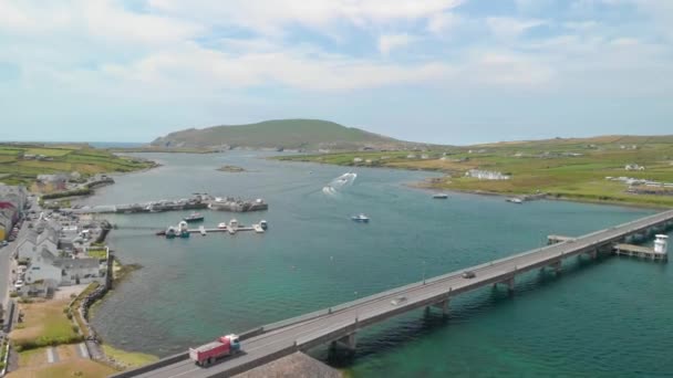 Trucks Cars Travel Long Bridge Island While Selection Boats Leave — Stockvideo