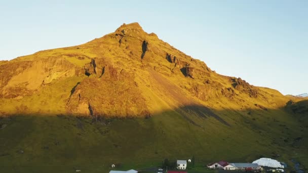 Drone Footage Small Village Sunrise Mountain Background — Vídeo de Stock