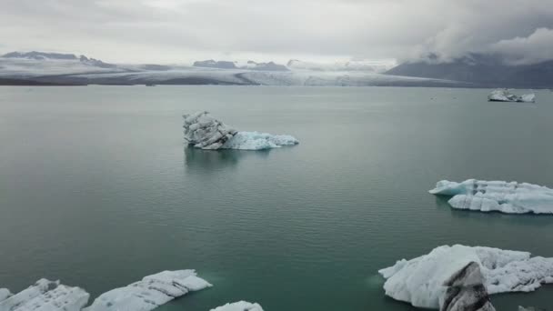 Drone Footage Jokulsarlon Glacier Lagoon Tourist Boat — Stockvideo