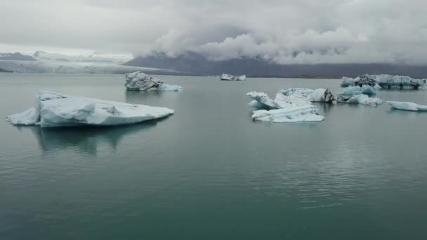 Aerial Footage Jokulsarlon Glacier Lagoon Summer — стоковое видео