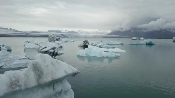 Drone Footage Boat Icebergs — Stock video