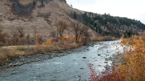 Ariel Drone Footage Rugged River Valley Fall — Αρχείο Βίντεο