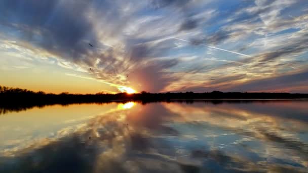 Contrails Texas Time Lapse Sunset Lake Clouds Blue Skies Ducks — Stock Video