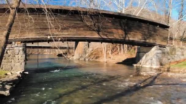 Humpback Bridge Historic Covered Bridge Located Covington Popular Roadside Rest — Stockvideo