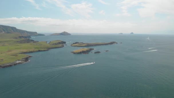 Pleasure Boats Leave Harbor Pass Small Islands Head Out Vast — Stockvideo