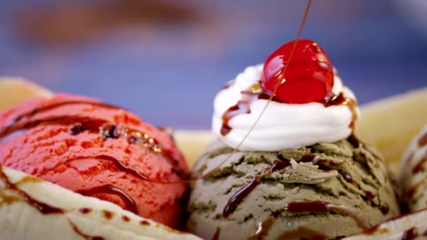 Banana Split Ice Cream Strawberry Chocolate Vanilla — Vídeos de Stock