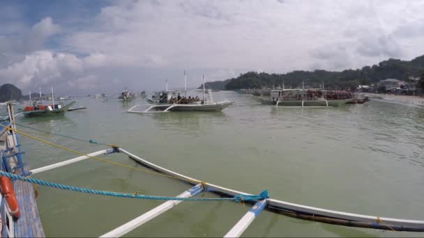 People Tour Boats Nido Beach Harbor — Stockvideo