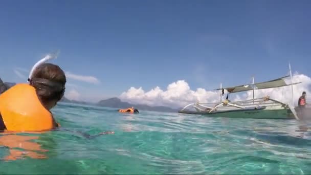 View Snorkeling People Water — Vídeo de stock