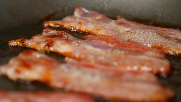 Sizzling Bacon Cocinar Cámara Lenta — Vídeos de Stock