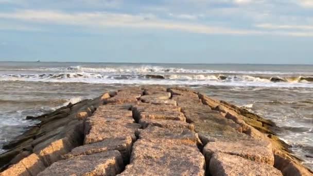 Waves Breaking Front Granite Jetty 30Fps — Stock Video