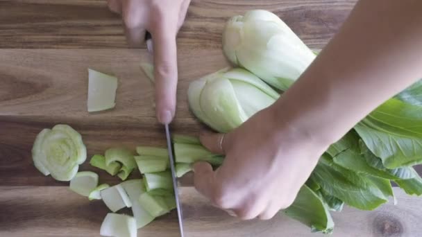 Overhead Shot Person Cutting Bok Choi Cutting Board — ストック動画