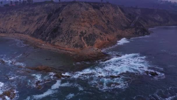 Ocean Waves Crashing California Coast — Vídeo de stock