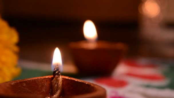 Diyas Τερακότα Diwali Σκούρο Φόντο Που Χρησιμοποιείται Για Άναμμα Σπίτι — Αρχείο Βίντεο