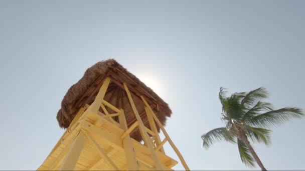 Colorful Rescue Tower Beautiful Tropical Beach Bright Sunny Day Footage — Stock video