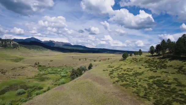 Aerial Drone Ascending Higher Reveal More Open Valley — Stockvideo