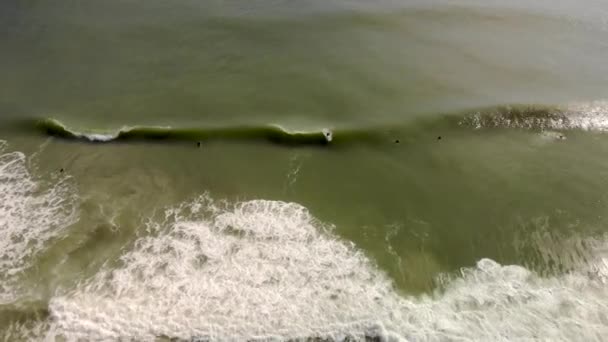 Epic Drone Tracking Shot Surfer Riding Wave — Stock videók