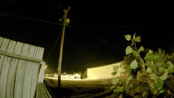 Night Lapse Looking Sky Field Old Building Wooden Fence Small — Vídeo de stock