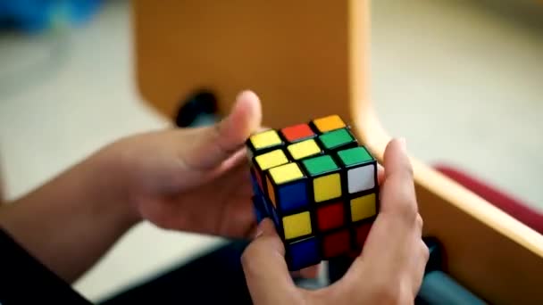 Student Solving Rubics Cube Classroom Chairs Background Dubai United Arab — Stock video